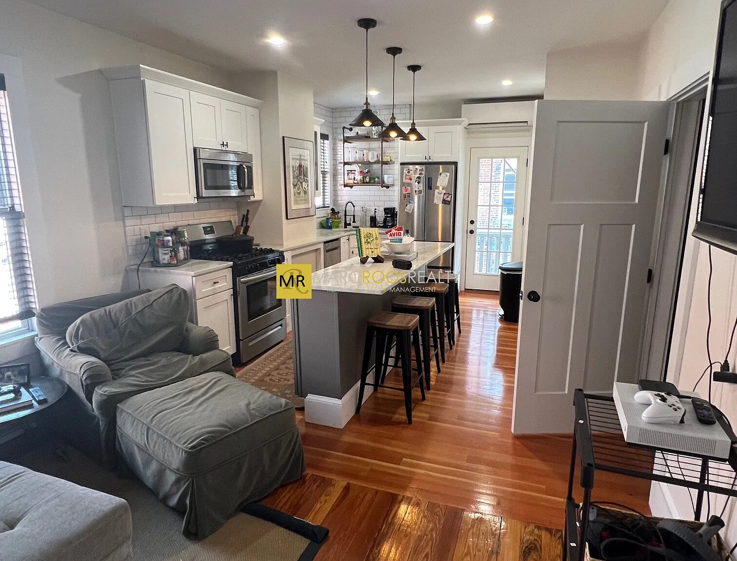 2 bed, 9999 sqft, $2,900 — Photo 1