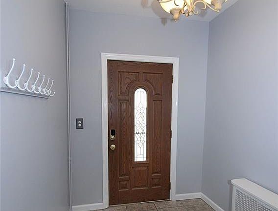 4th image of 1 Arlington Ct