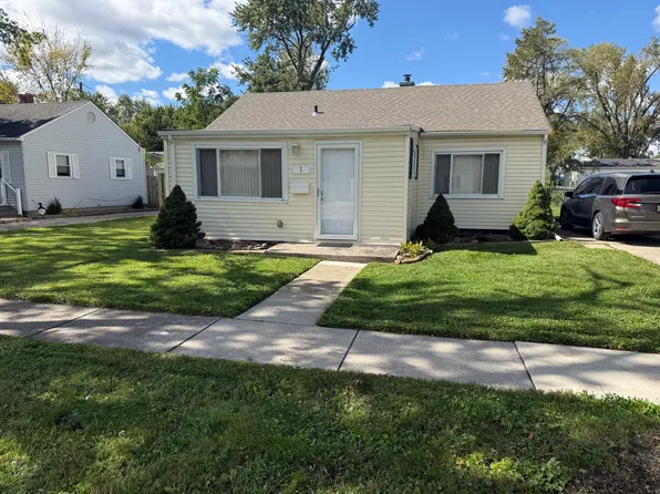 1 Walnut Pkwy, Crown Point, IN 46307