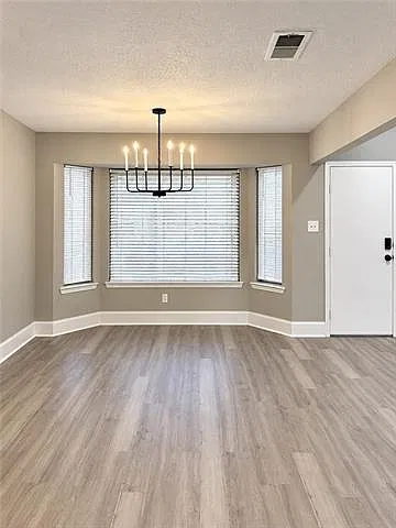 3 bed, 2.0 bath, 1385 sqft, $1,800 — Photo 3