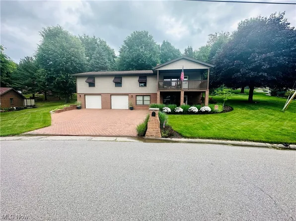 202 Highland Hills Dr, Follansbee, WV 26037