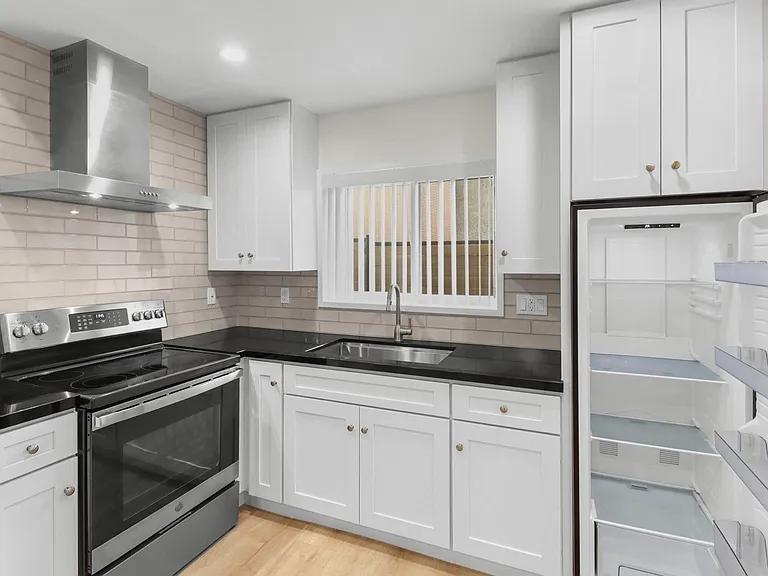 2823 S Corning St #5 — Photo 11