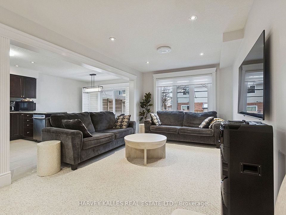 1st image of 409 Tealby Cres
