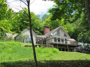 464 Gully Rd, South Pomfret, VT 05067