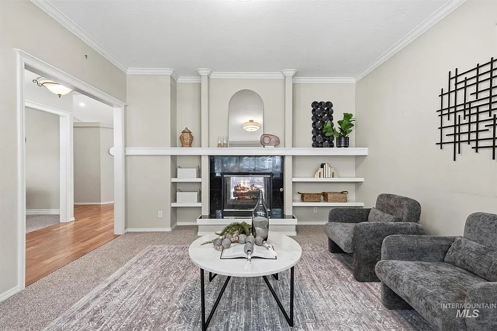 4 bed, 1993 sqft, $2,900 — Photo 3