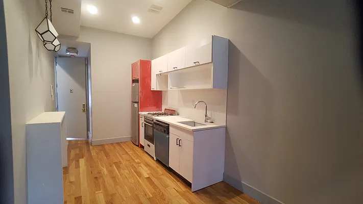 Rented by Evergreen Apartments BK | media 17