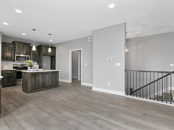 3rd image of 808 SW Apple Grove Ct