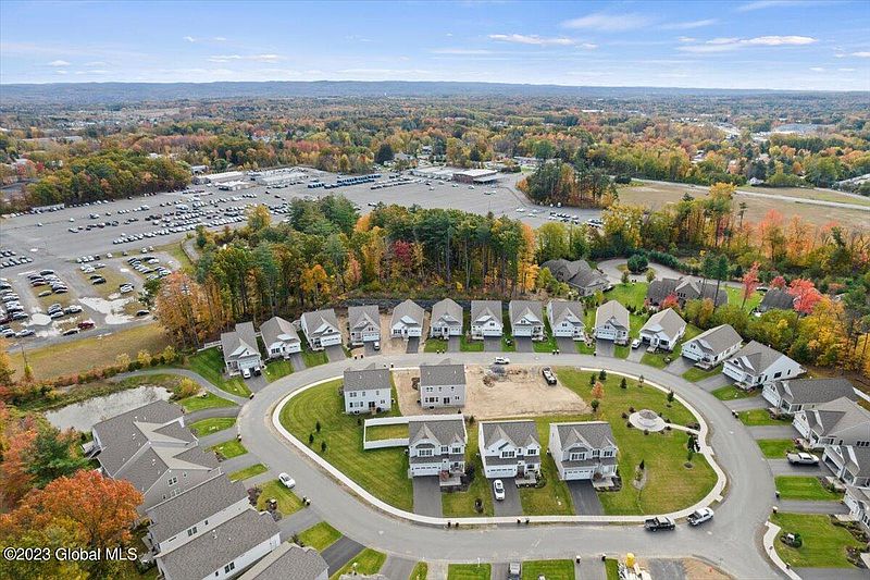 3rd image of 30 Bradley Circle
