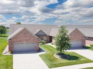 1709 Dunraven Rd, Bloomington, IL 61704