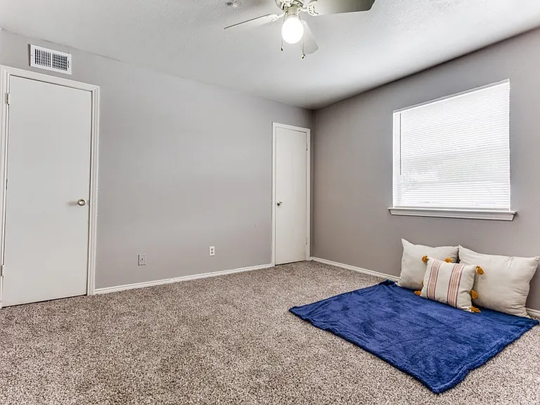 Dell Marr Allandell Apartments Bedroom