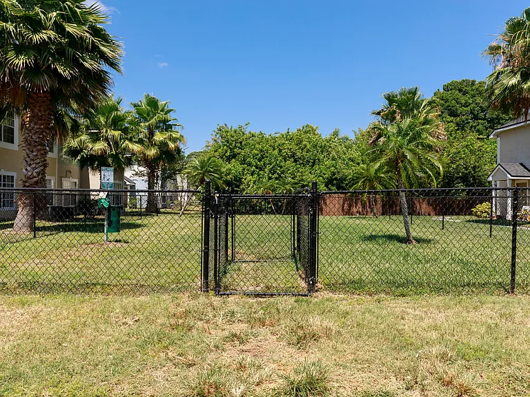 Pemberly Palms Apartment Homes — Photo 13