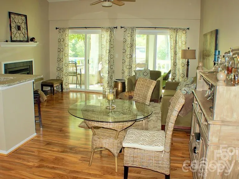 218 Northwest Dr — Photo 2