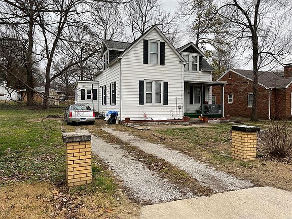 2nd image of 215 Brackett St