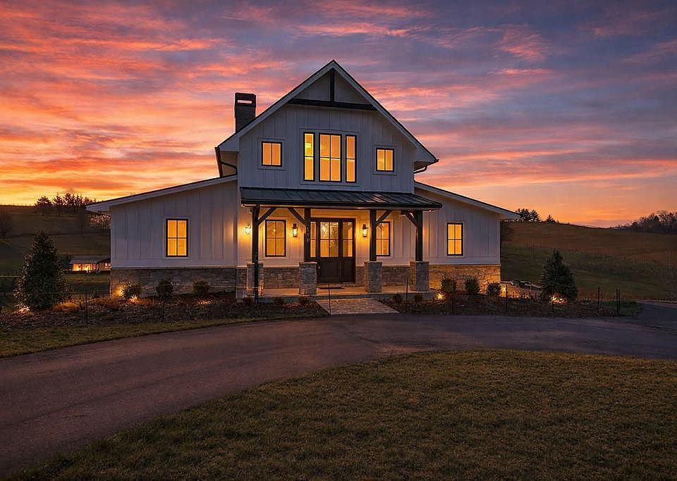 1st image of 190 Farmhouse Village Trl
