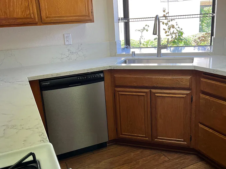 831 Sandberg Ln — Photo 10