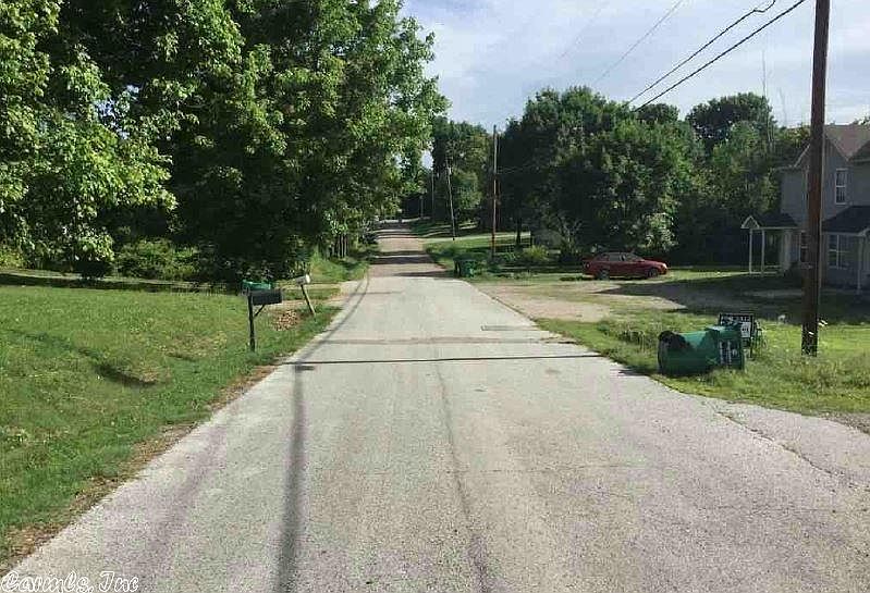 2nd image of 600 S 3rd St