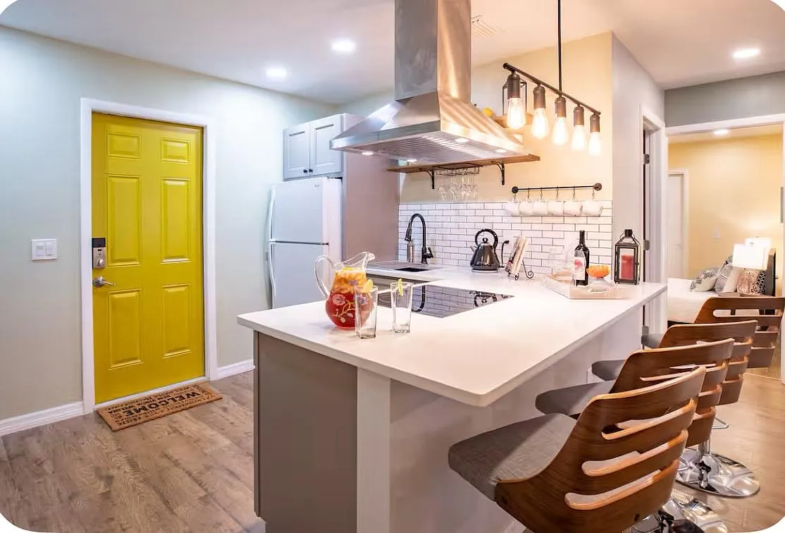 2 bed, 900 sqft, $2,400 — Photo 4