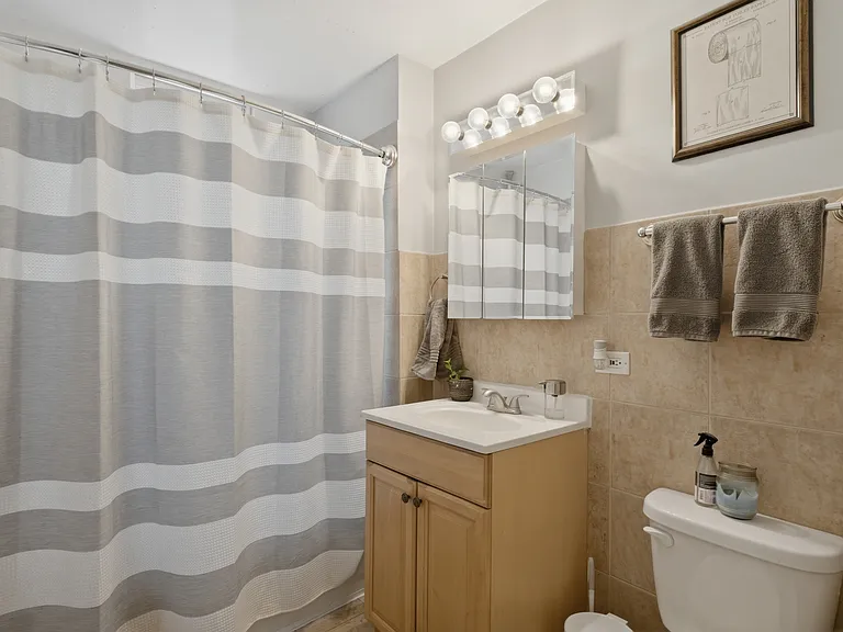 3814 N Marshfield Ave #1 — Photo 10