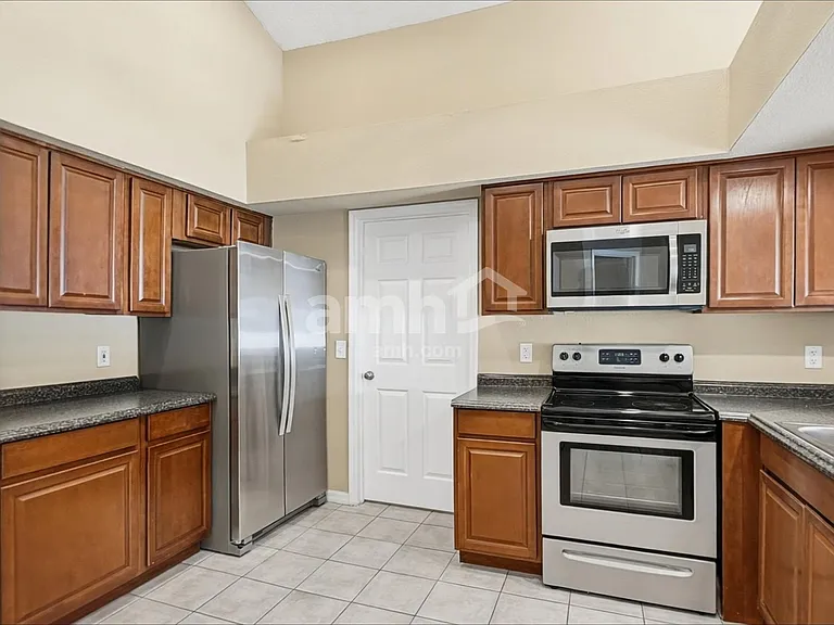 950 Woodsong Way — Photo 3