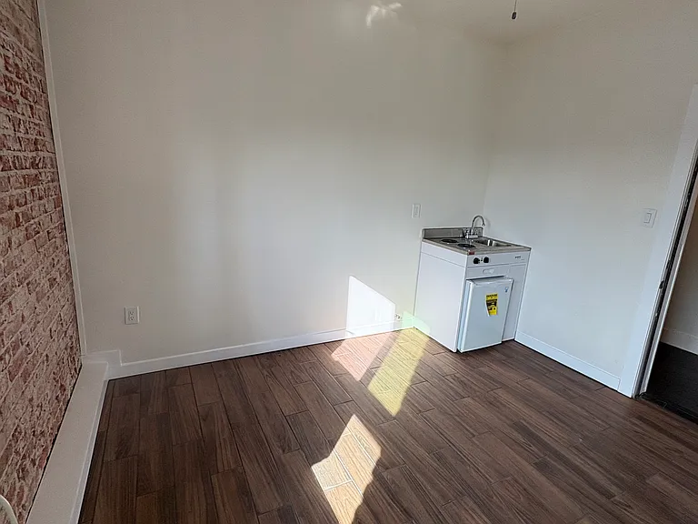 3572 E 8th St #16 — Photo 6