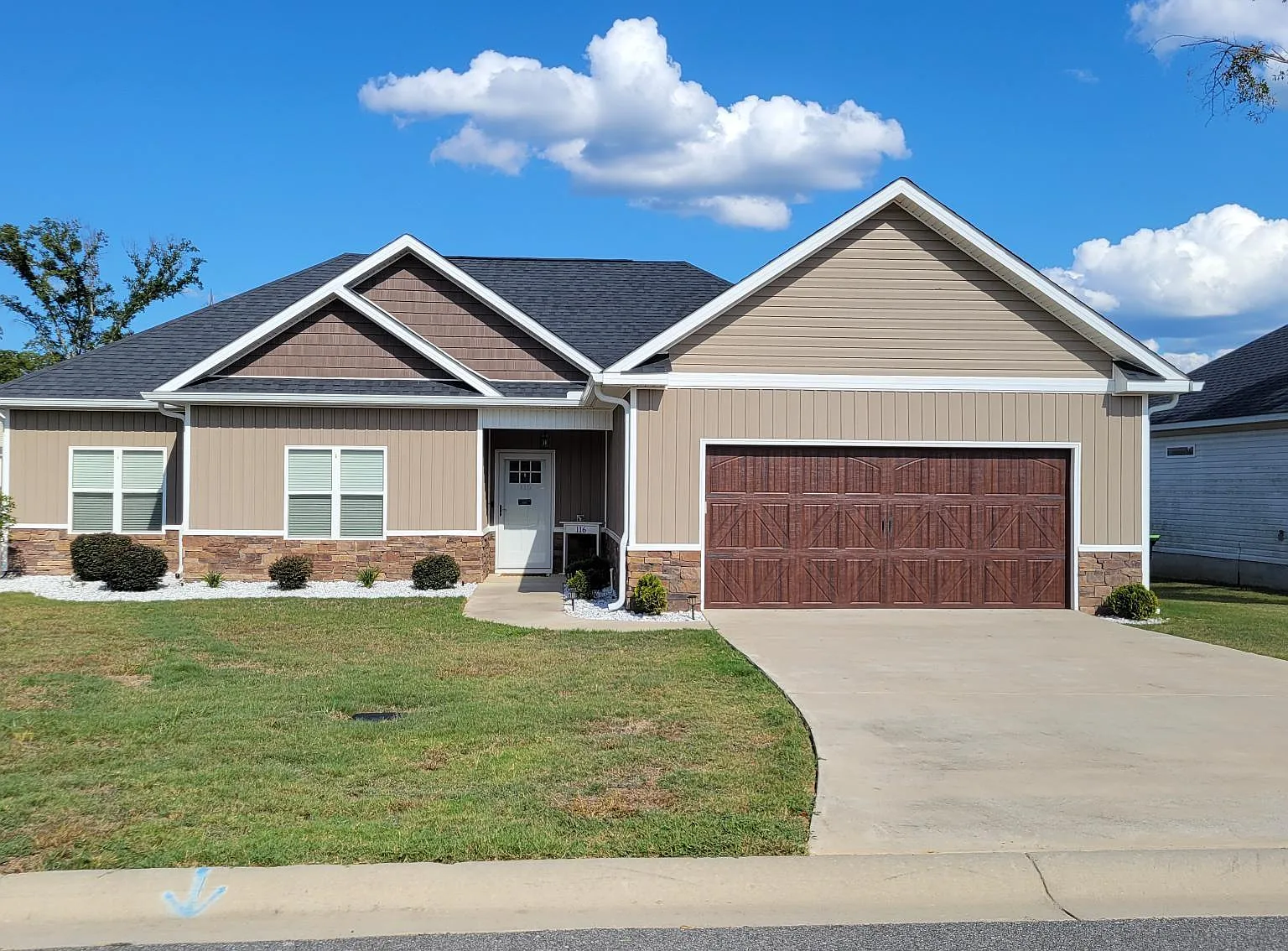 4 bed, 2.0 bath, 1792 sqft, $2,200 — Photo 1