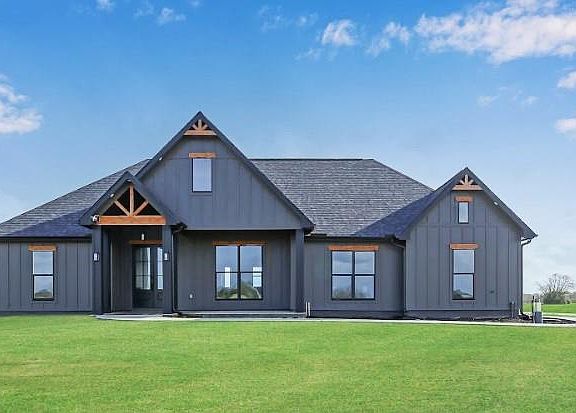 2nd image of 643 Chuckwagon Trl