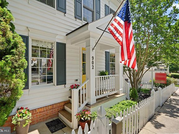 4th image of 902 Gentlewood St