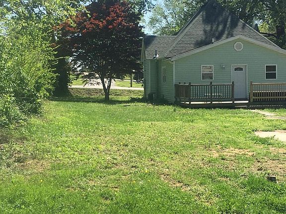 2nd image of 203 E Heacock St