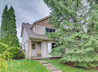 864 W Queensland Dr SE, Calgary, AB T2J 6E6
