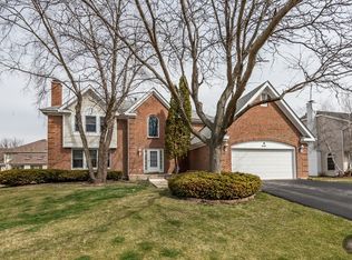940 E Amberwood Cir, Naperville, IL
