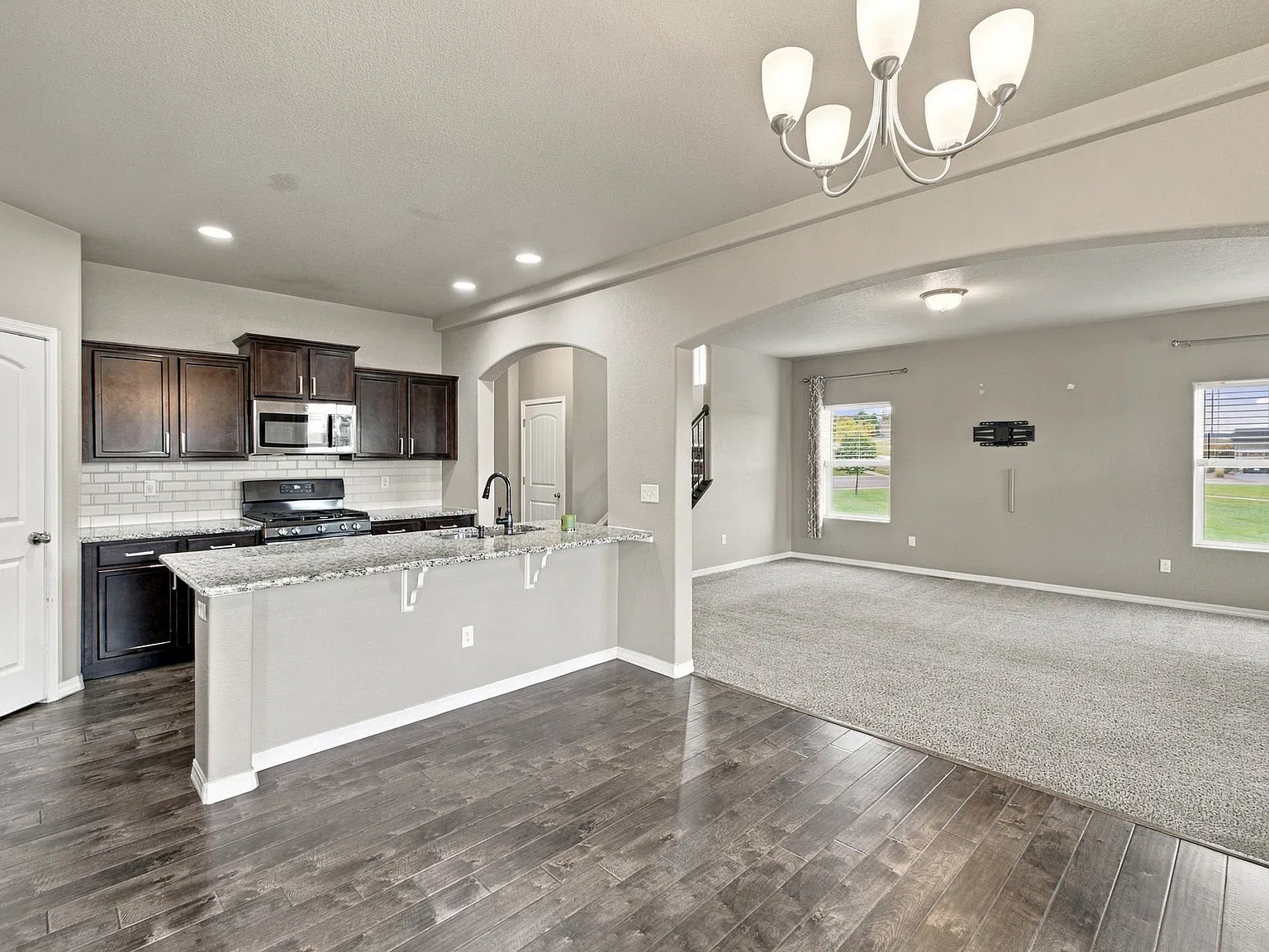 5 bed, 3.5 bath, 3827 sqft, $3,250 — Photo 4