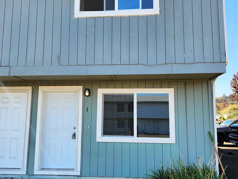 660 Kelly St — Photo 1