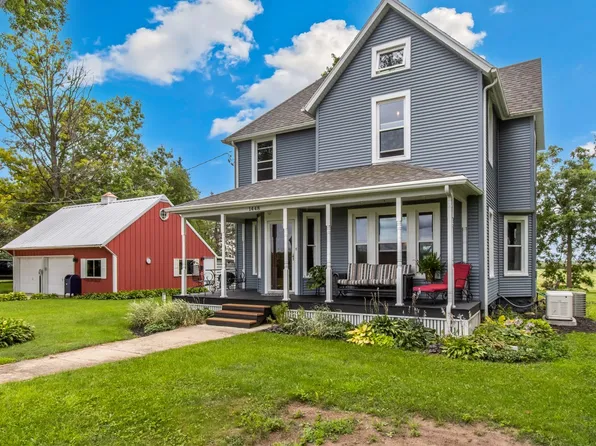 1448 N Walker Rd, Dixon, IL 61021