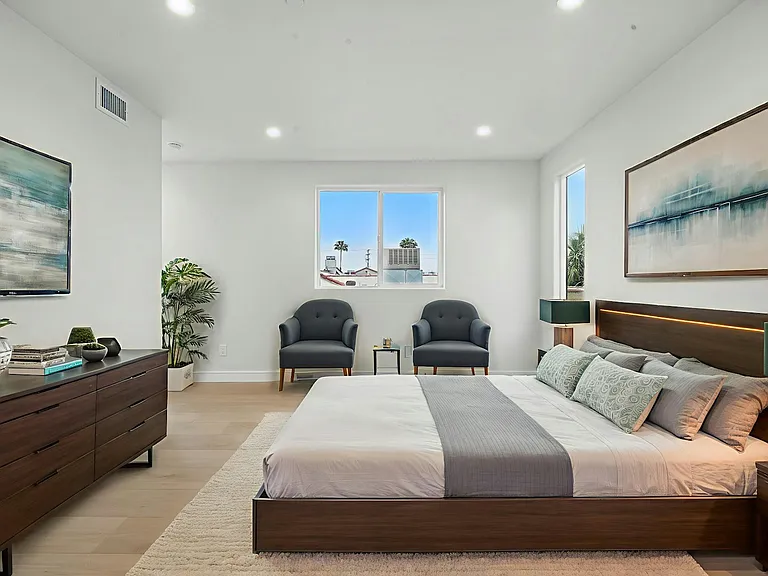 8234 Blackburn Ave #1/2 — Photo 5