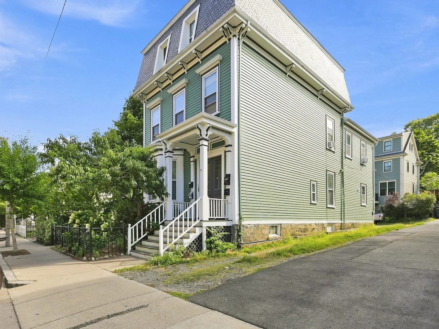 2 bed, 1.0 bath, 764 sqft, $3,750 — Photo 2