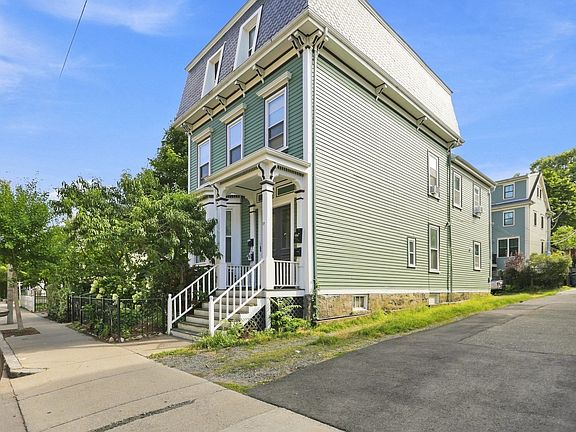 2nd image of 87 Green St APT 1