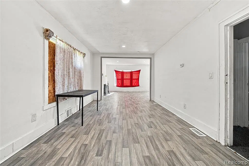 2 bed, 1.0 bath, 2152 sqft, $1,250 — Photo 4