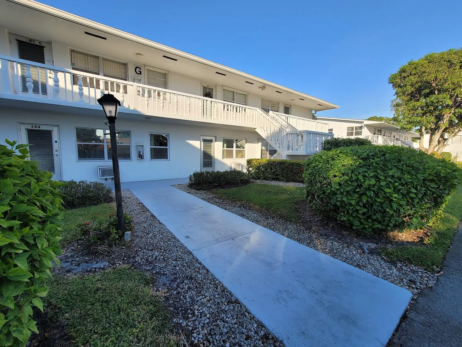 2 bed, 1.5 bath, 798 sqft, $1,700 — Photo 2