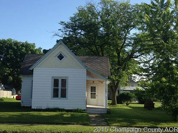 106 E Oak St photo 1