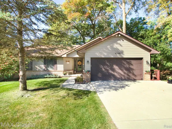 4768 Dillon St, Brighton, MI 48116