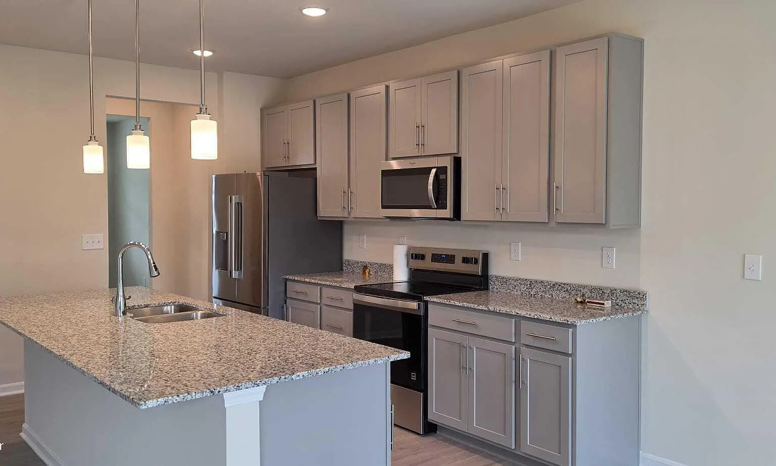 4 bed, 2.5 bath, 3020 sqft, $2,850 — Photo 4