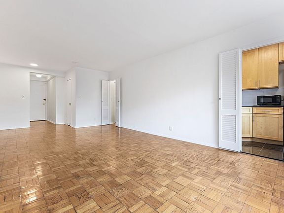 5th image of 321 E 48th St APT 10A
