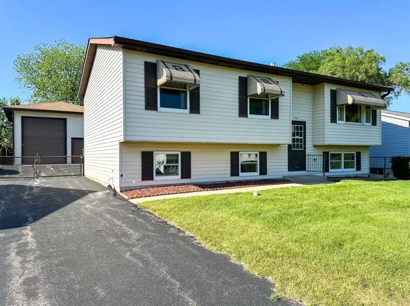 716 Warrior Dr, Round Lake Heights, IL 60073