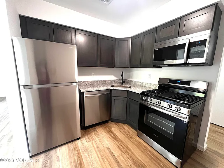 18 Diane Dr #18 — Photo 3