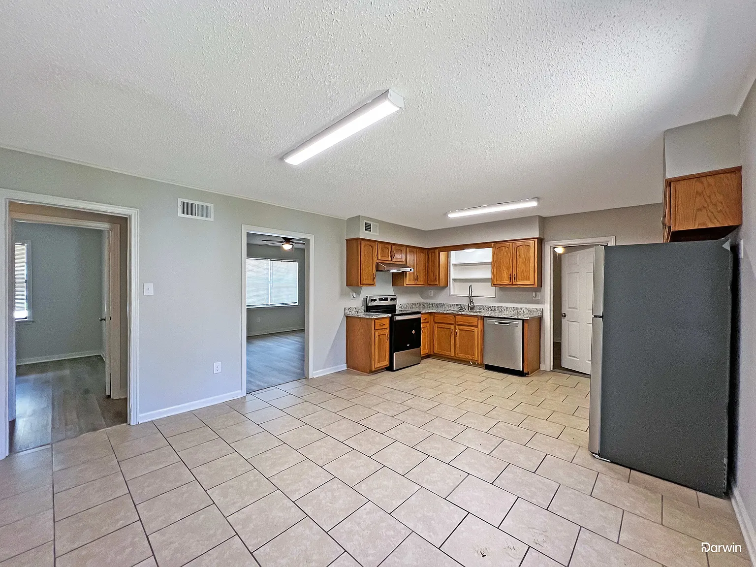 4 bed, 1.5 bath, 1414 sqft, $1,625 — Photo 2
