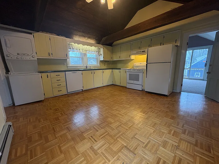 121 Sylvan St #C — Photo 5