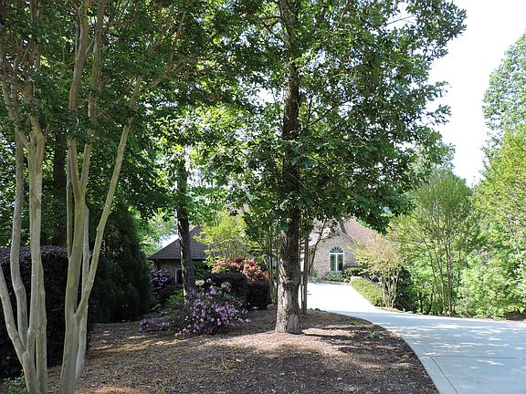 4th image of 191 High Lake Dr