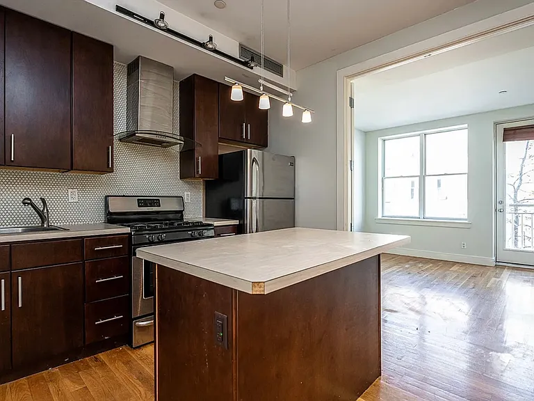 20 Fayette St #3R — Photo 3