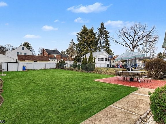 3rd image of 950 Carteret Ave