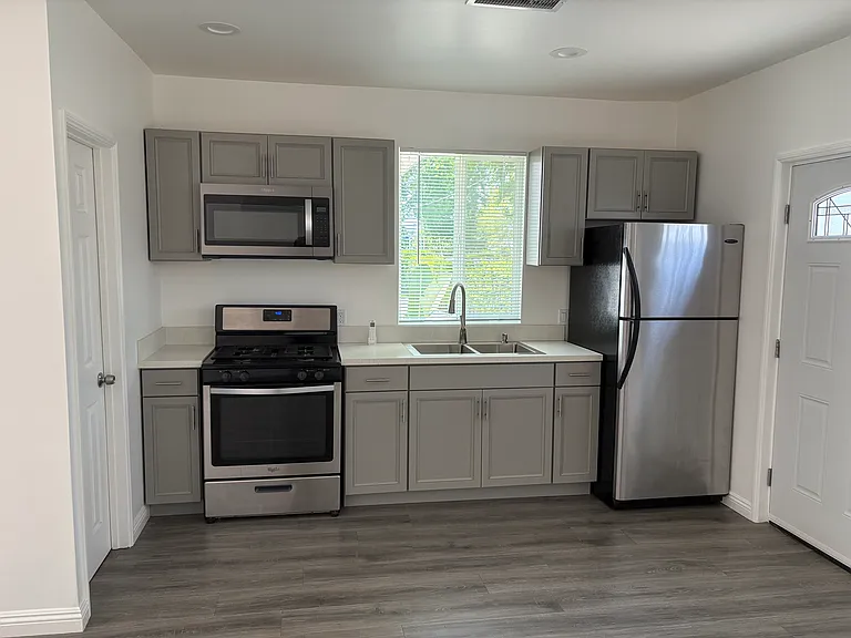7436 N Ruffner Ave — Photo 2